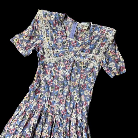 Blondie & Me Dresses & Skirts - Vintage Floral Dress Lace Trim Shoulder Pads Pockets Lavender Blondie and Me 90s